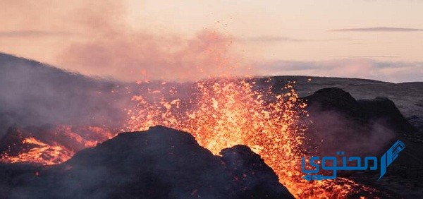 عندما تتدفق الماجما على سطح الأرض تسمى - موقع محتوى