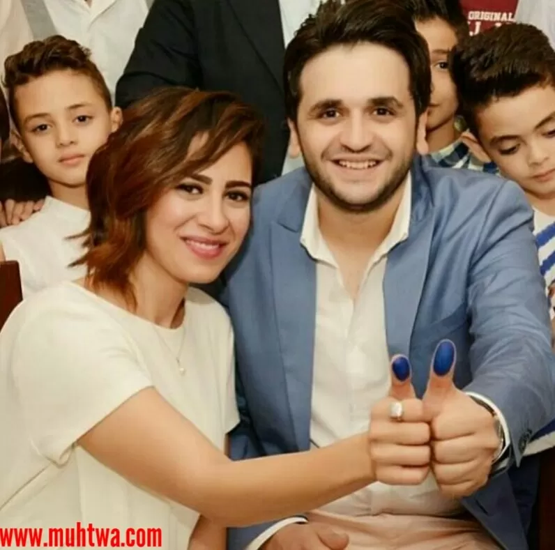 صور مصطفى خاطر وزوجته 