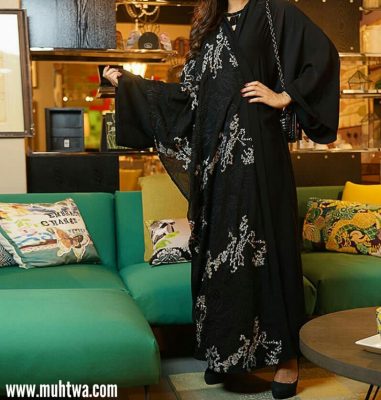 عبايات سوداء 