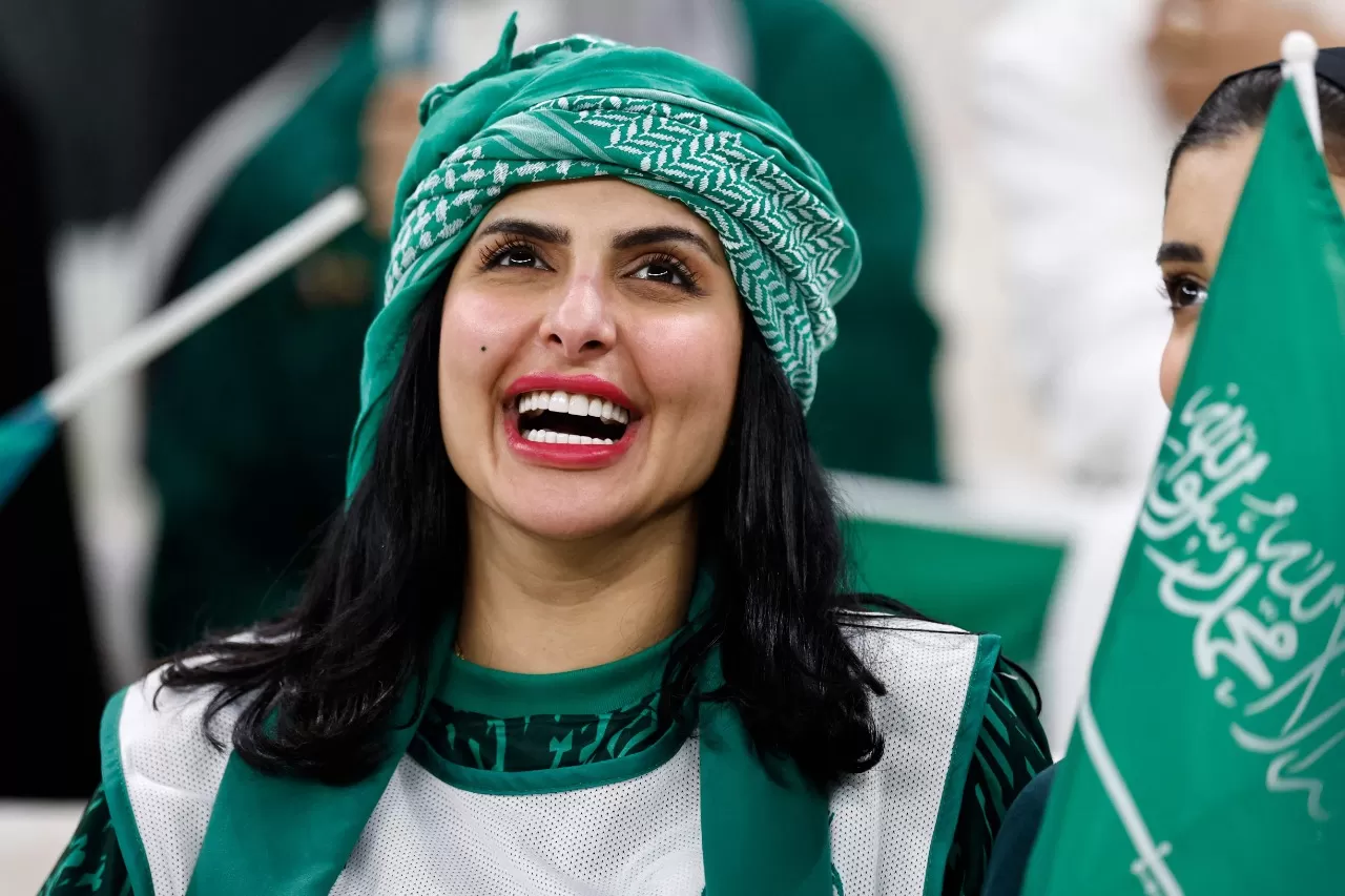 صور مشجعات منتخب السعودية