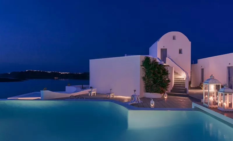 تعرف على قائمة أشهر فنادق سانتوريني اليونان 2024