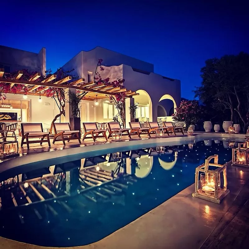 Lees meer over de lijst met de beroemdste hotels in Santorini, Griekenland 2024