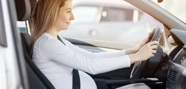 قيادة السيارات أثناء الحمل 