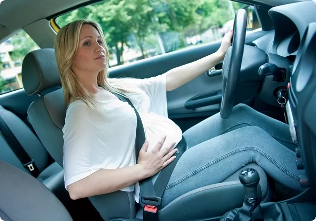 قيادة السيارات أثناء الحمل 