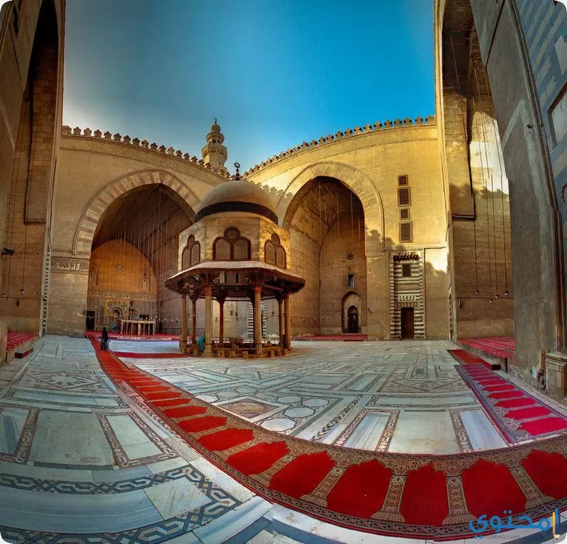 داخل مسجد السلطان حسن 