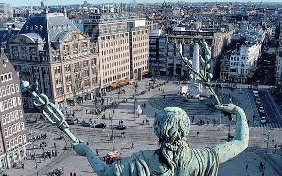 Dam square 7