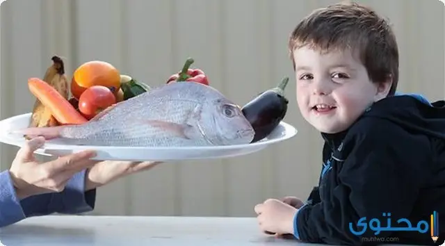 من عمر كم يأكل الطفل السمك
