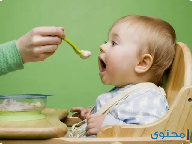 من عمر يأكل الطفل السيريلاك