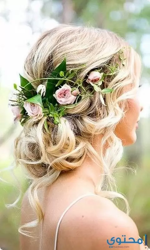 أحدث تسريحات الشعر الناعمة مع الورد للعروس لعام 2024