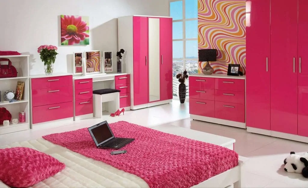 أثاث غرفة نوم المراهقين باللون الوردي