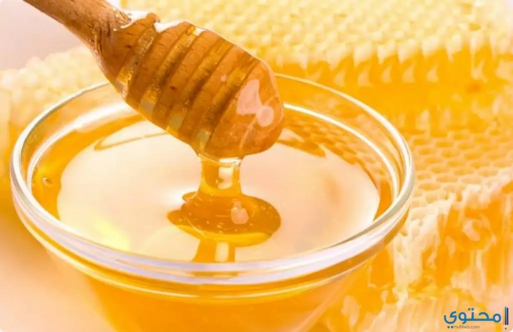 خليط العسل والنشا لإزالة الهالات السوداء تحت العينين
