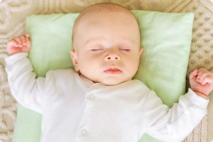  الأوضاع الصحيحة لنوم طفلك الرضيع