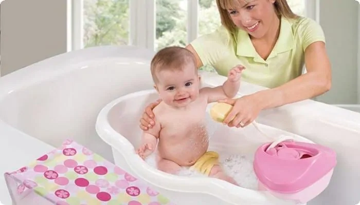  طريقة الاستحمام لطفلك الرضيع 