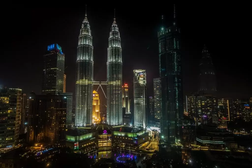 التوأم بتروناس Petronas twin towers
