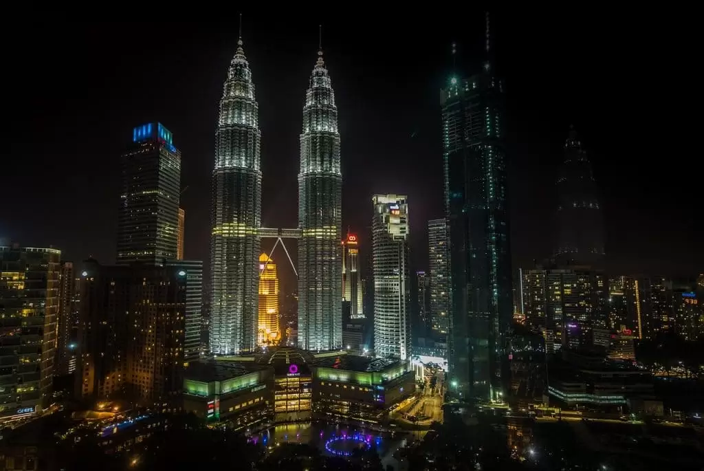 البرجين التوأم بتروناس Petronas twin towers