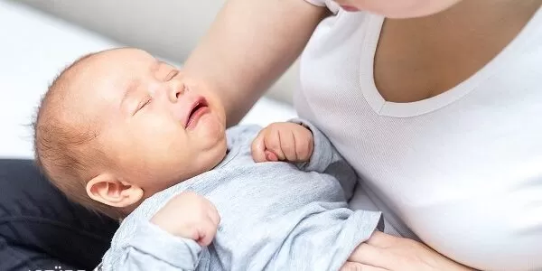 تجاربكم مع ارتجاع المريء عند الرضع