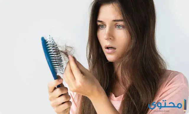 أسباب تساقط الشعر للنساء بغزارة وطرق العلاج
