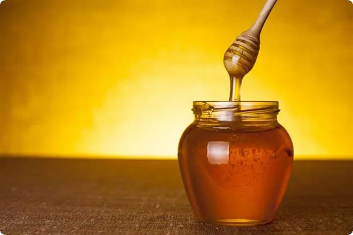 خلطة العسل مع مزيج الزيوت 