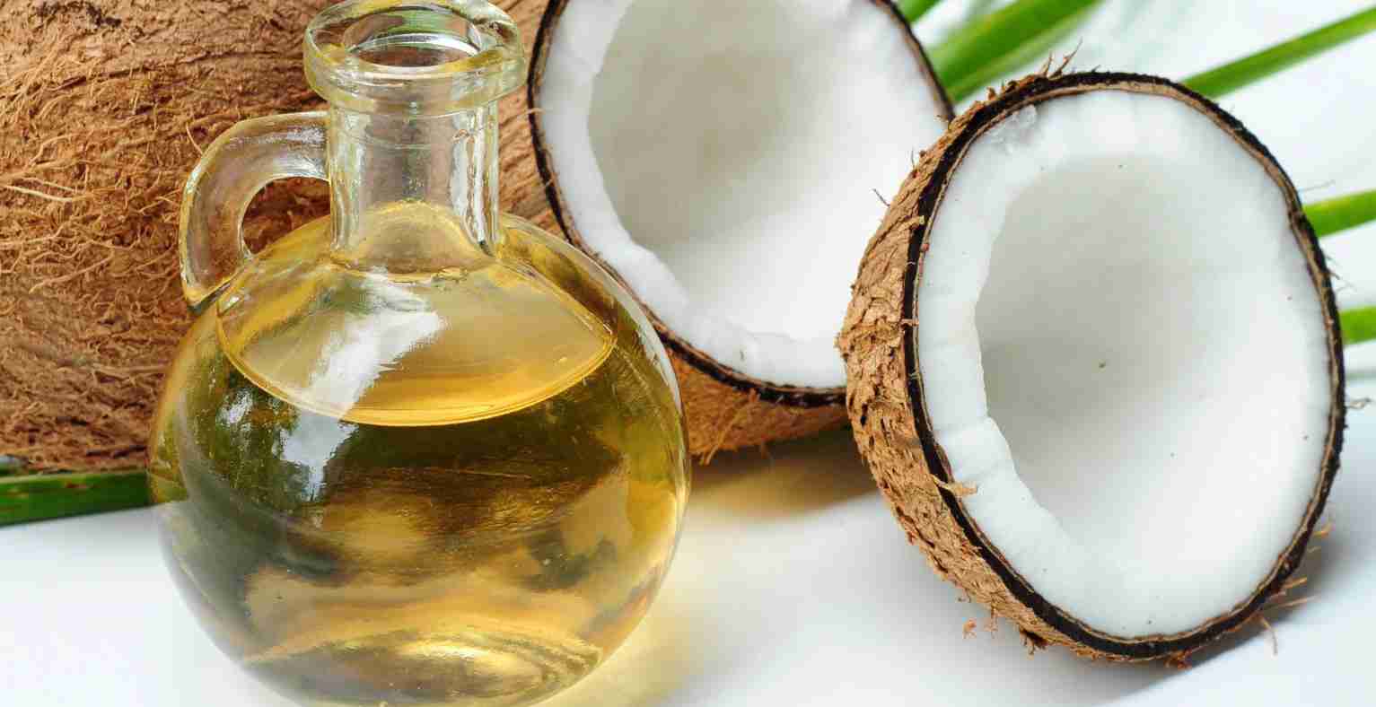 6 فوائد زيت جوز الهند للبشرة والشعر والصحة العامة 1 فوائد زيت جوز الهند