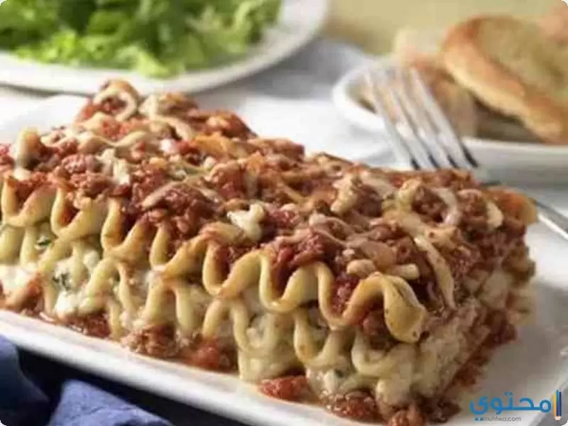 المكرونة بالسجق والموزريلا2
