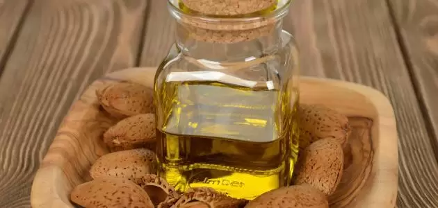 زيت اللوز