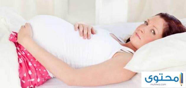 كيف تنام الحامل في الشهر الثامن