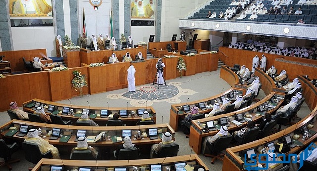ما هو سبب حل مجلس الأمة الكويتي؟