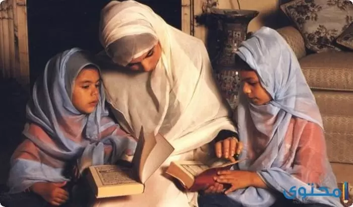 موضوع تعبير عن دور الام في حياة الأبناء