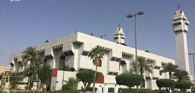 هل يجوز الإحرام من مسجد عائشة لغير المقيم ابن باز